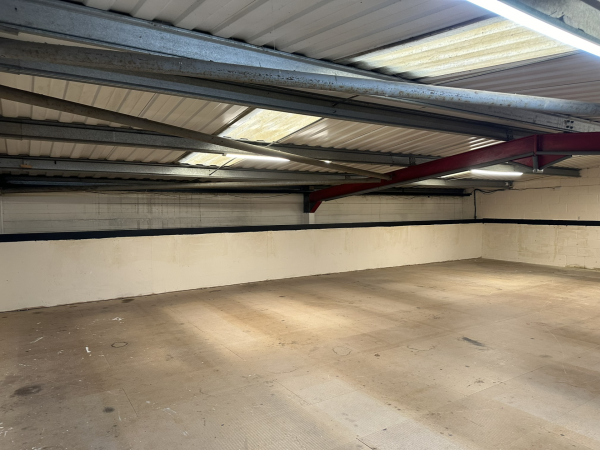 2600 sq. ft. High Industrial Unit (with Mezzanine Floor)